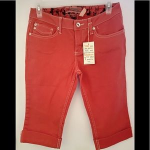 BNWT Junior’s Cotton Capris - SIZE 16